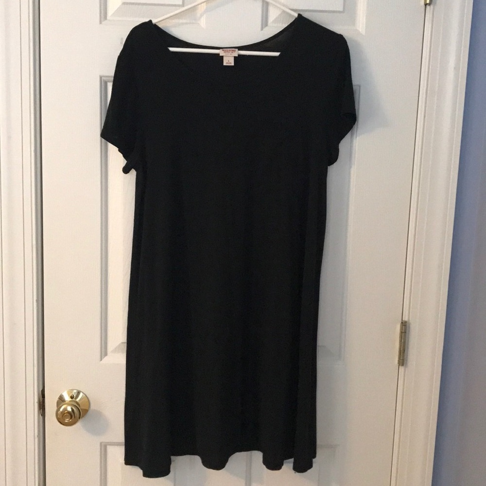 Black pocket dress